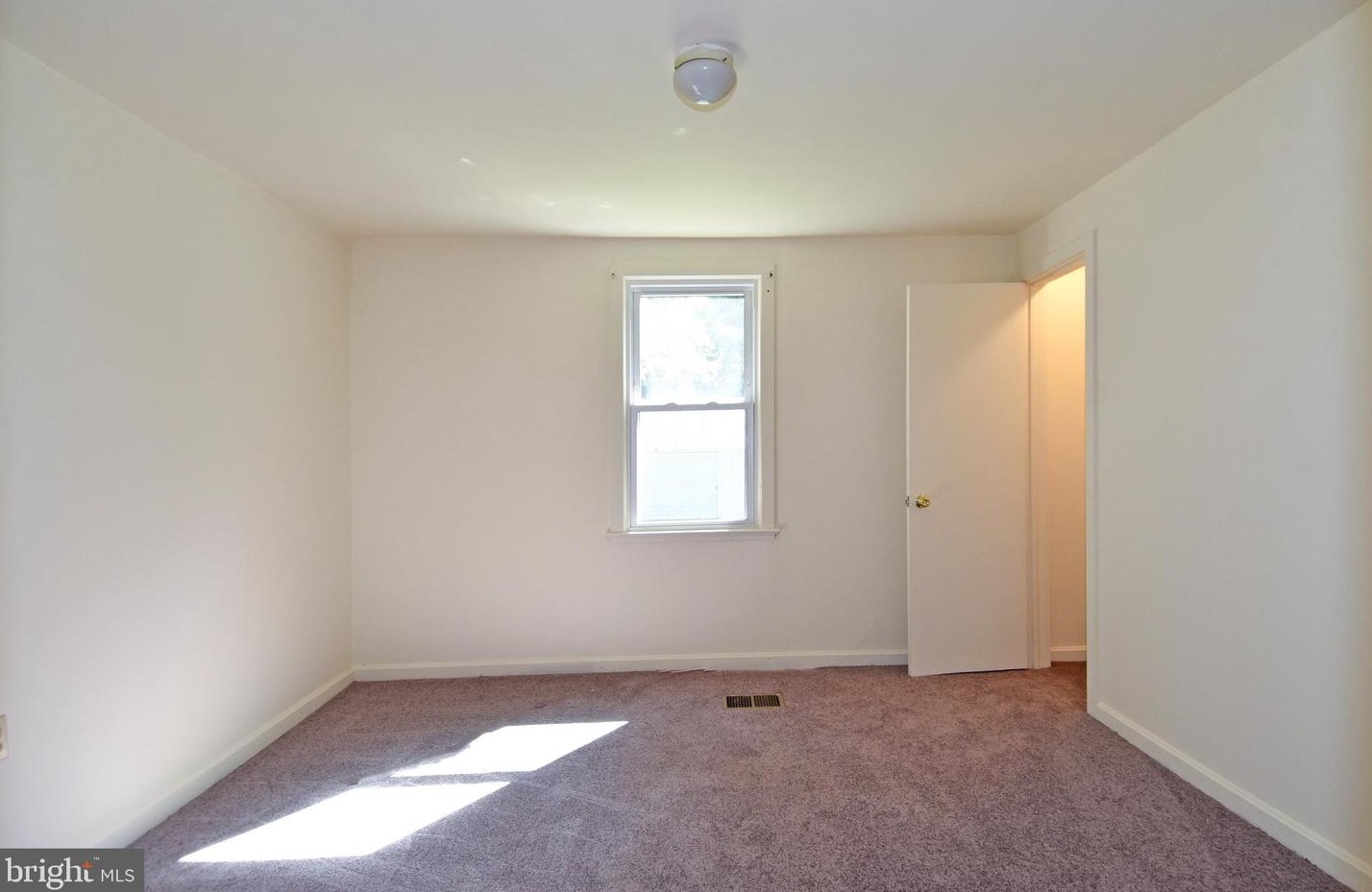 7520 Hawkins Creamery Rd, Gaithersburg MD 20882-3512 exterior