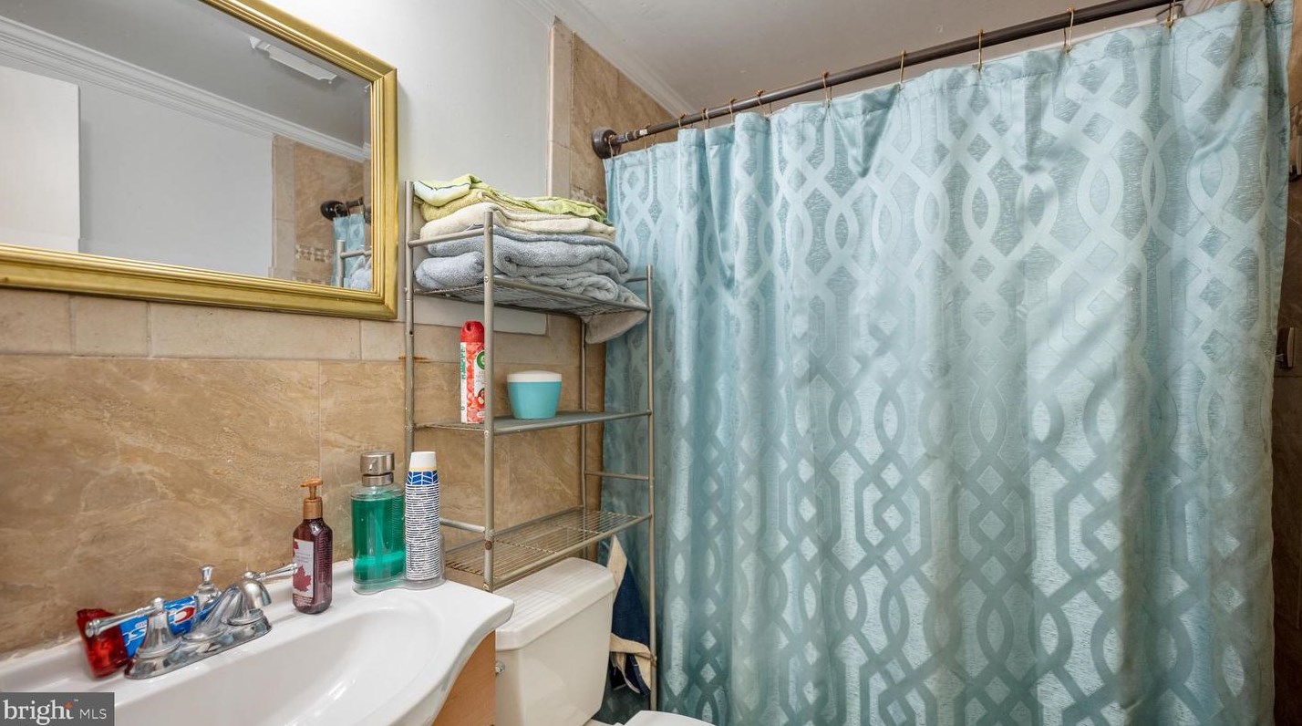 9423 Chadburn Pl, Gaithersburg MD 20886-4030 exterior