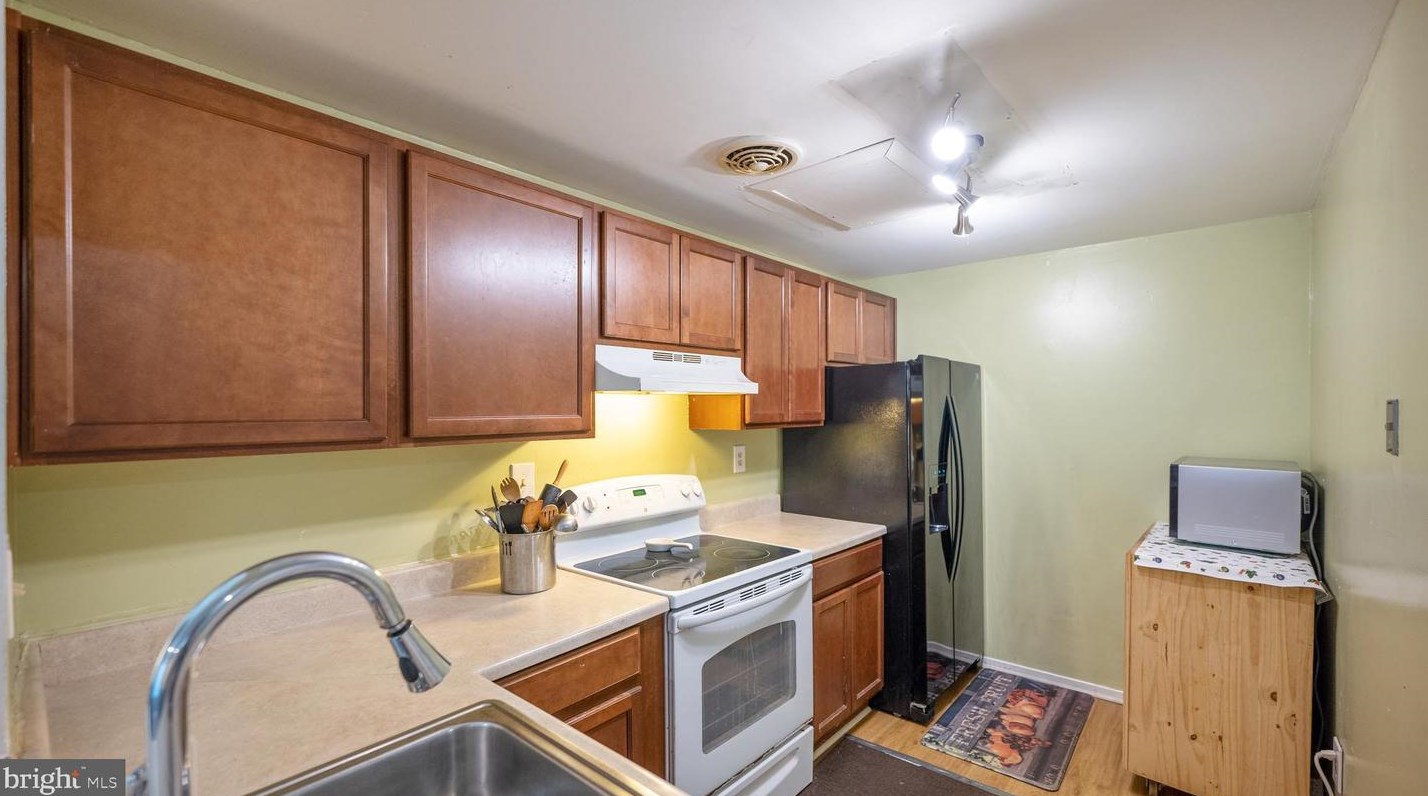 9423 Chadburn Pl, Gaithersburg MD 20886-4030 exterior