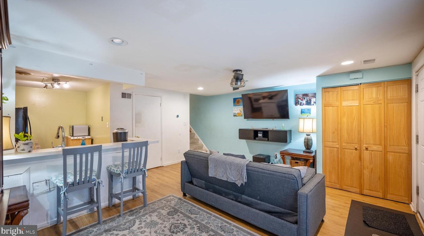 9423 Chadburn Pl, Gaithersburg MD 20886-4030 exterior