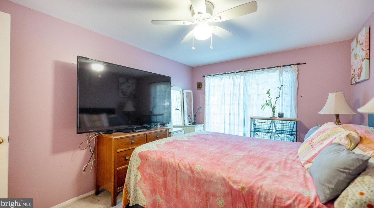 9423 Chadburn Pl, Gaithersburg MD 20886-4030 exterior