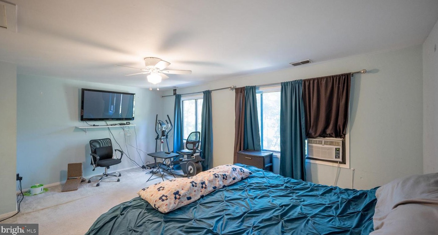 9423 Chadburn Pl, Gaithersburg MD 20886-4030 exterior