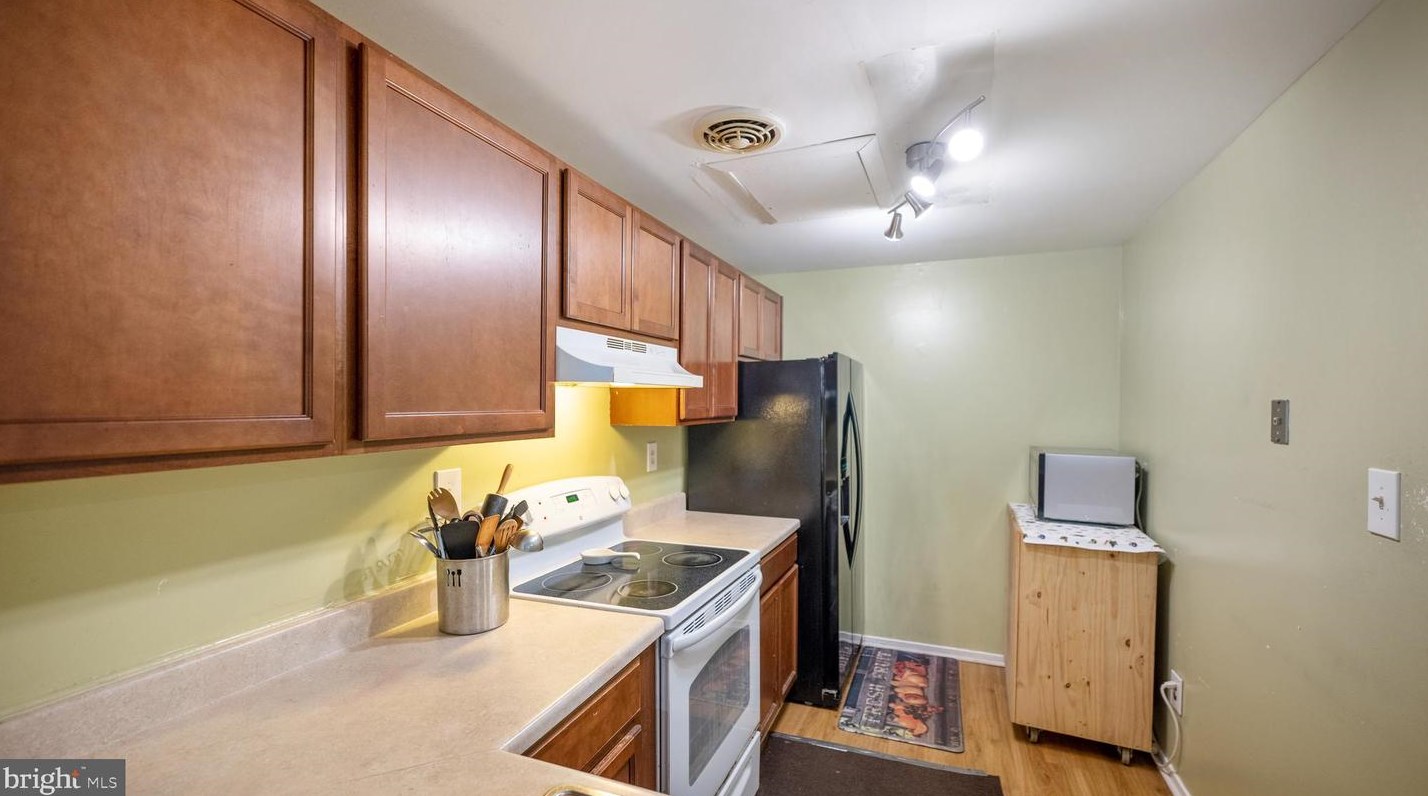 9423 Chadburn Pl, Gaithersburg MD 20886-4030 exterior