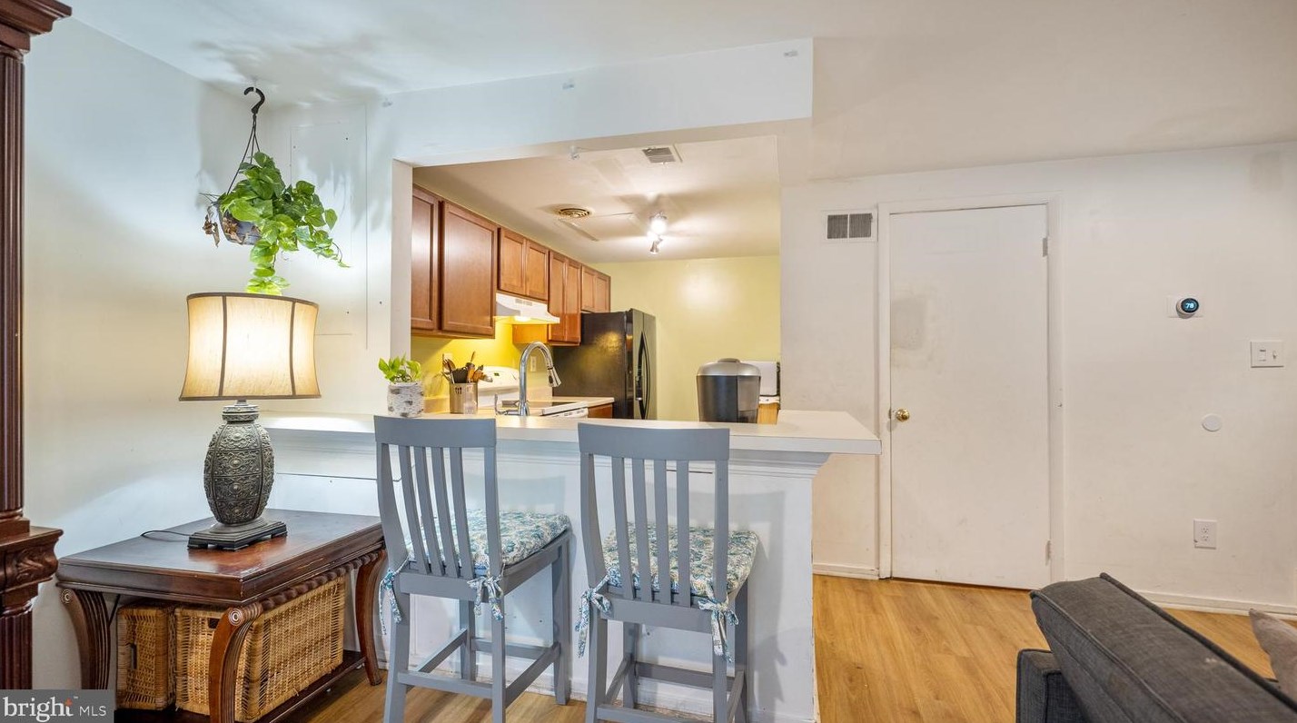 9423 Chadburn Pl, Gaithersburg MD 20886-4030 exterior