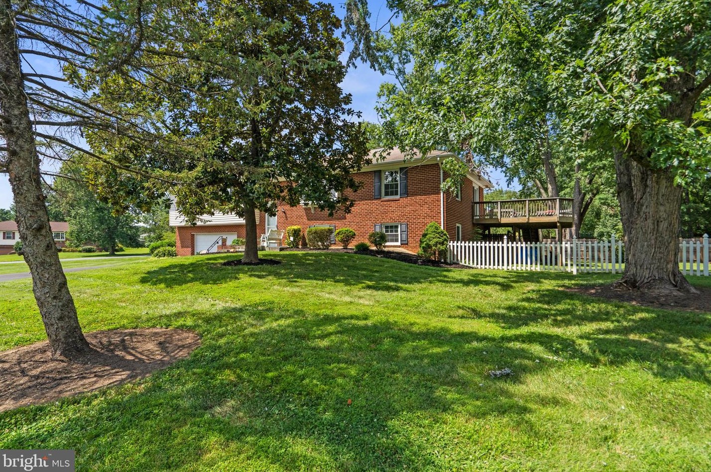 17479 Queen Elizabeth Dr, Olney MD  20832-2133 exterior