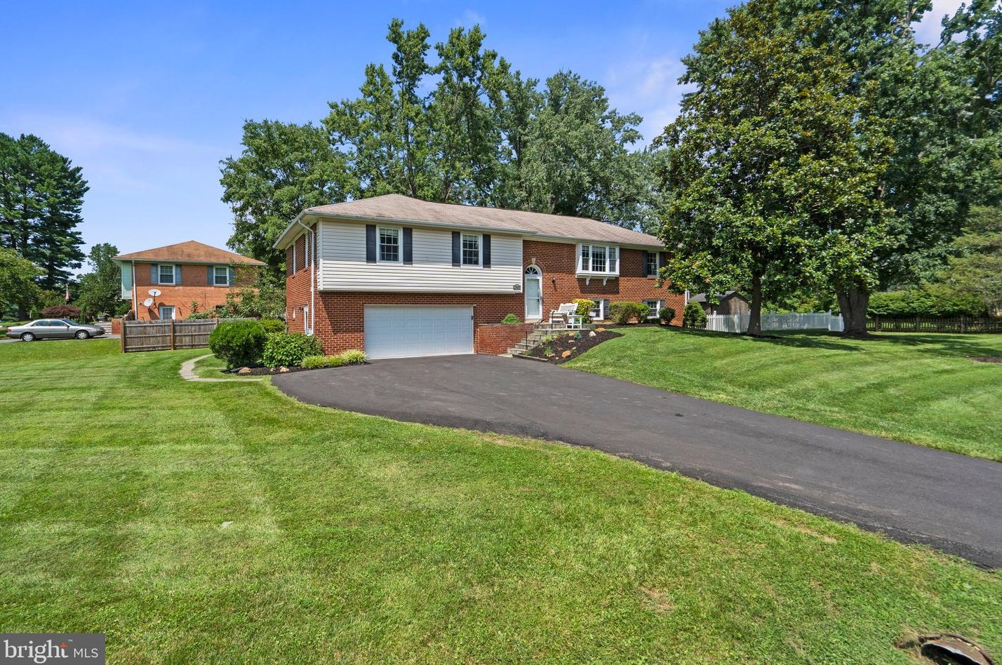 17479 Queen Elizabeth Dr, Olney, MD 20832
