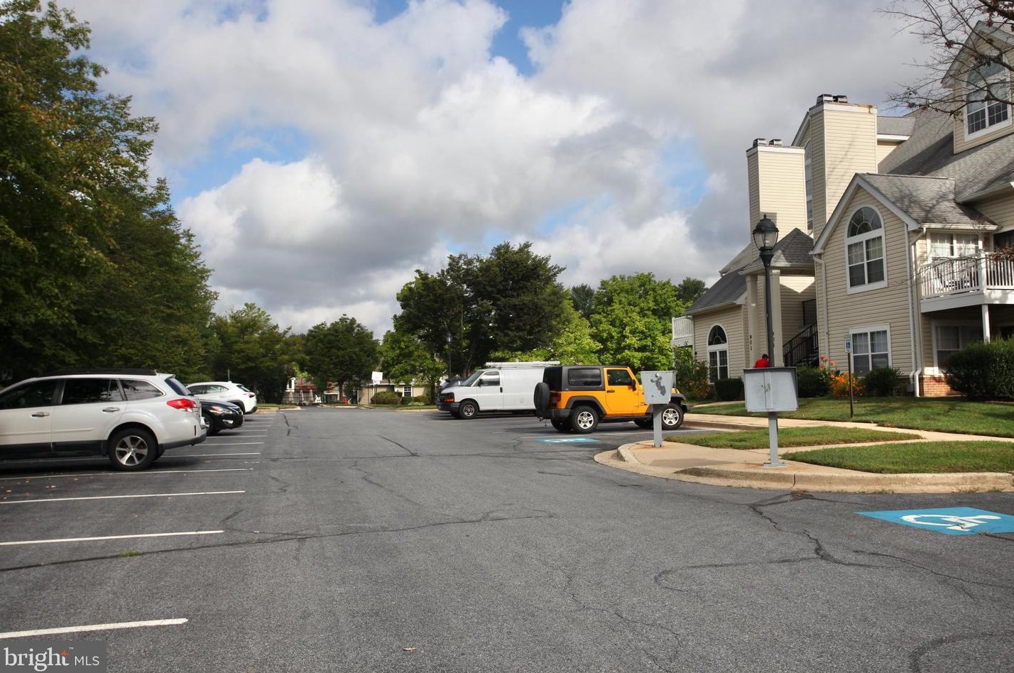 907 Hillside Lake Ter #511, Gaithersburg, MD 20878