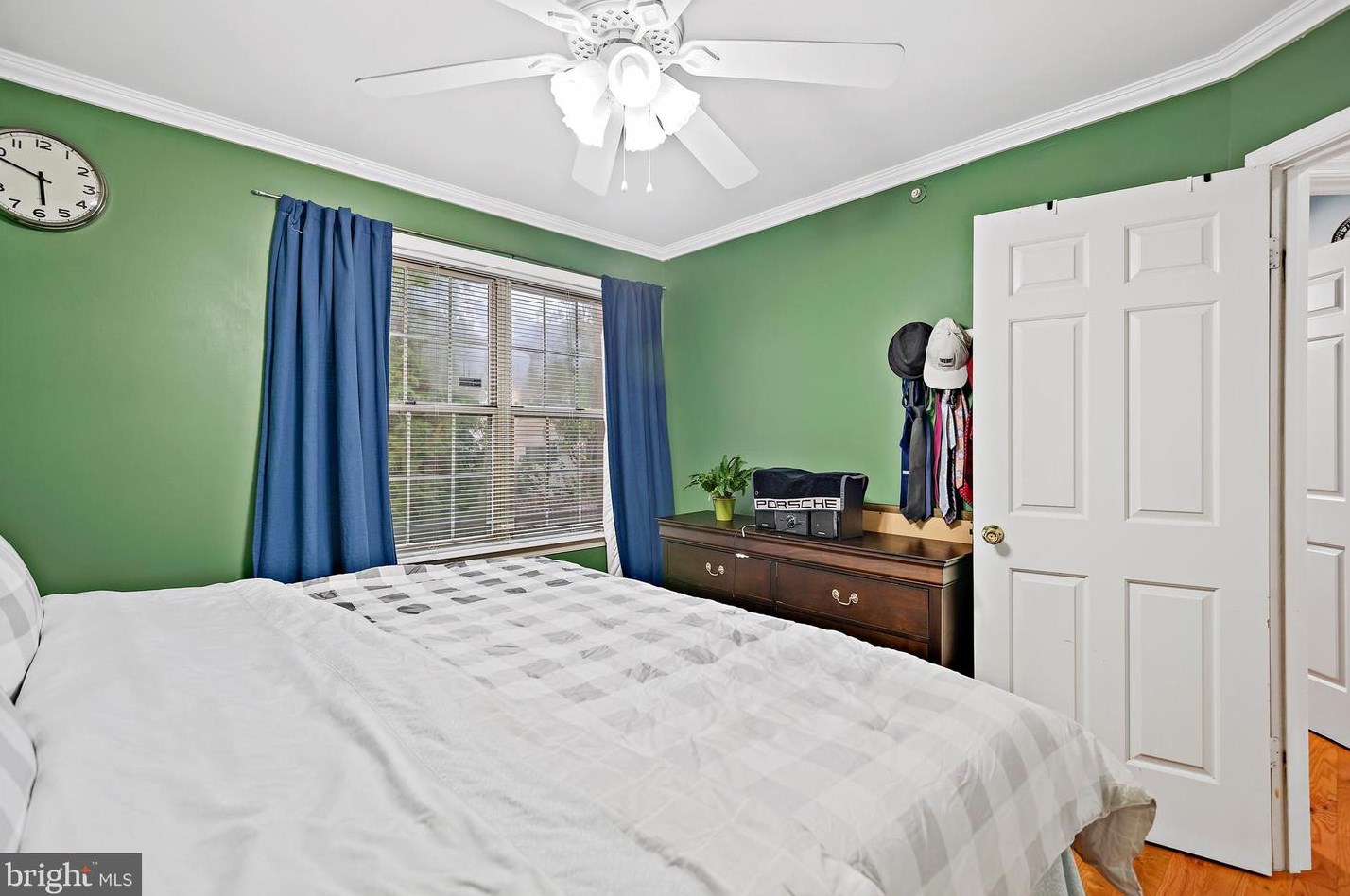 8465 Meadow Green Way, Gaithersburg MD  20877-3728 exterior