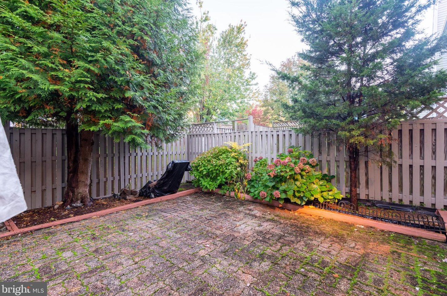 8465 Meadow Green Way, Gaithersburg MD  20877-3728 exterior