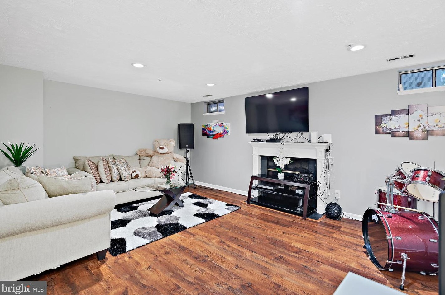 8465 Meadow Green Way, Gaithersburg MD  20877-3728 exterior