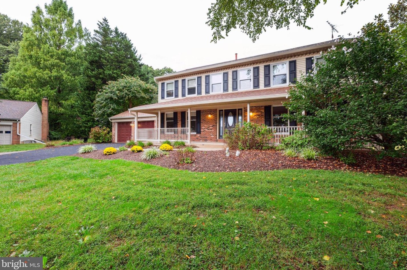 18813 Luray Ct, Olney, MD 20832-1817