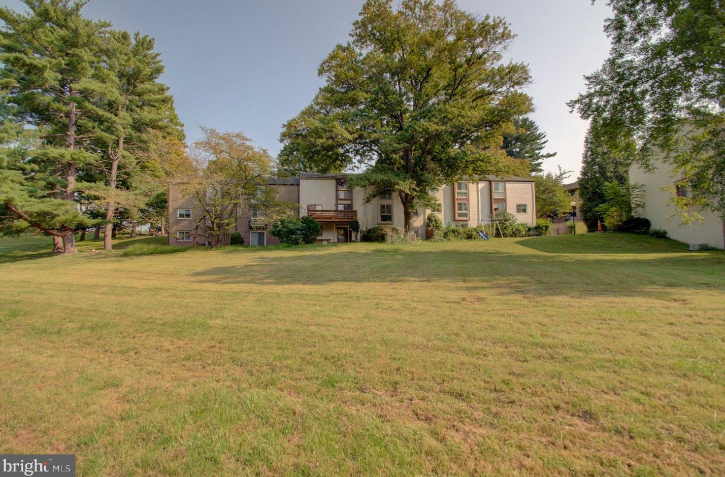 9905 Lk Lndg Rd, Gaithersburg MD 20886-0603 exterior