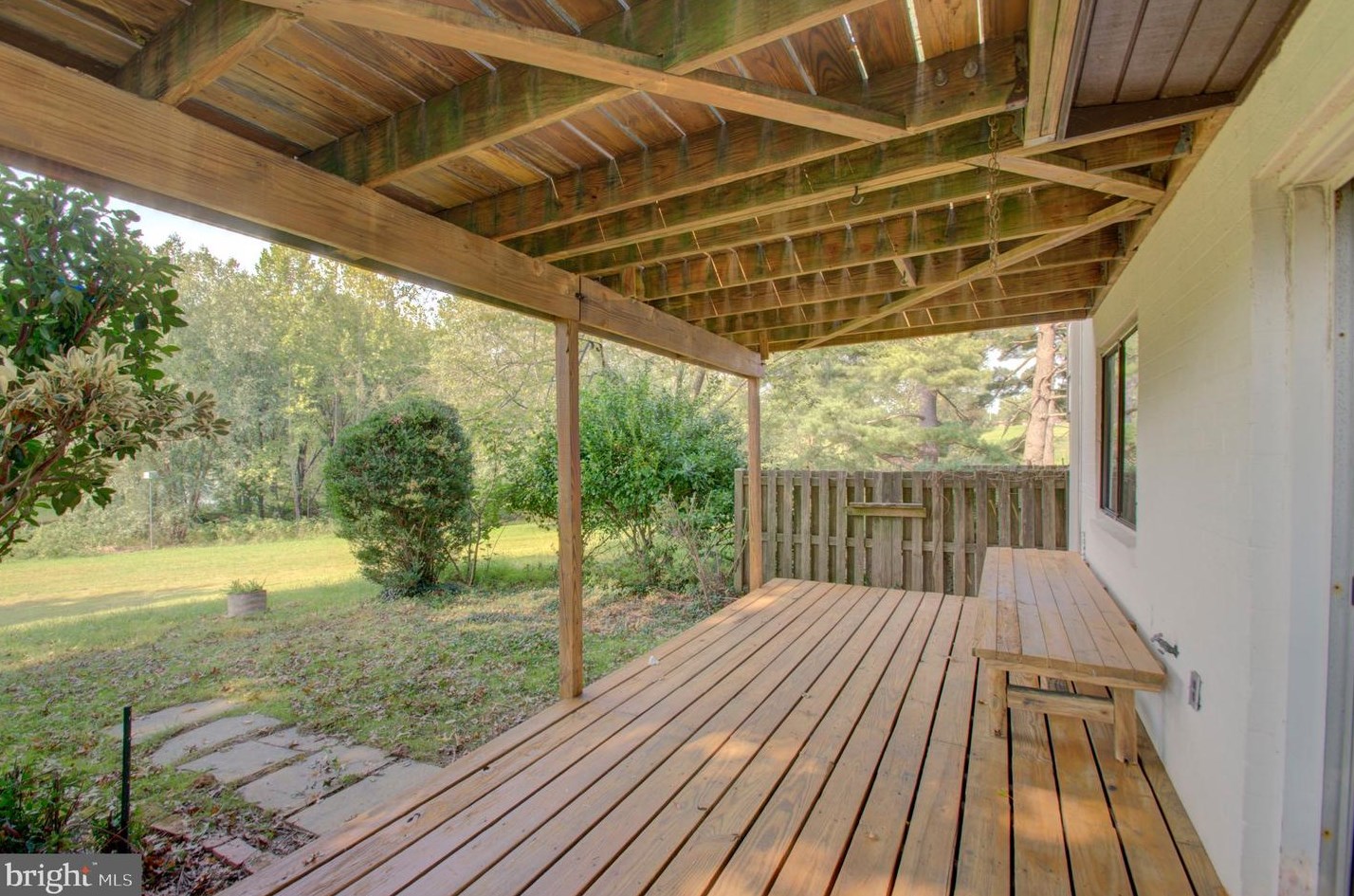 9905 Lk Lndg Rd, Gaithersburg MD 20886-0603 exterior