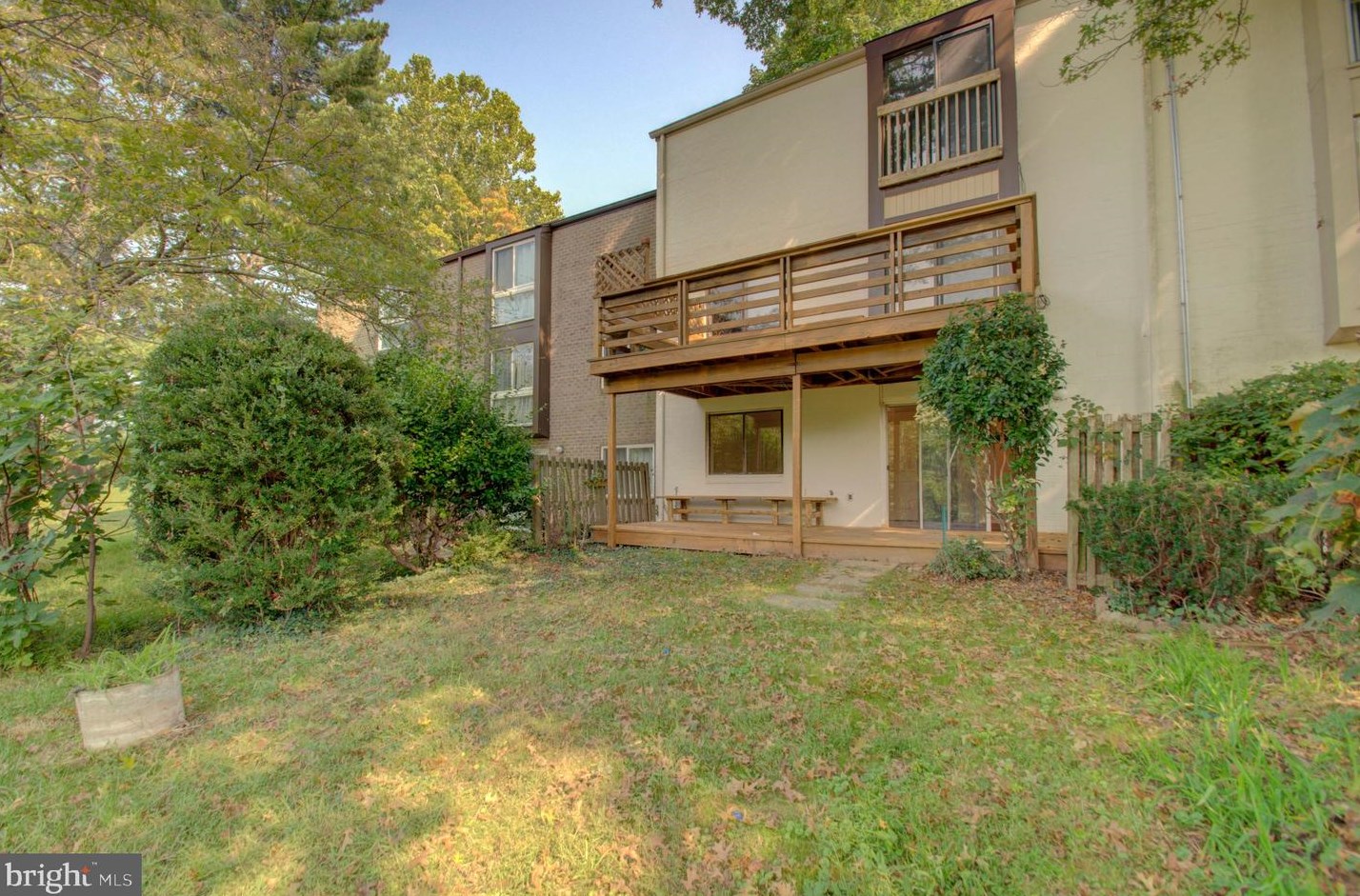 9905 Lk Lndg Rd, Gaithersburg MD 20886-0603 exterior