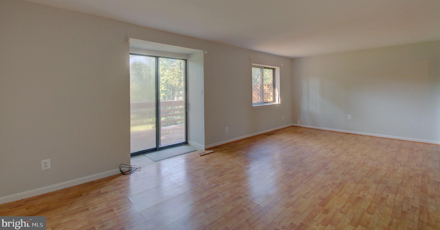 9905 Lk Lndg Rd, Gaithersburg MD 20886-0603 exterior