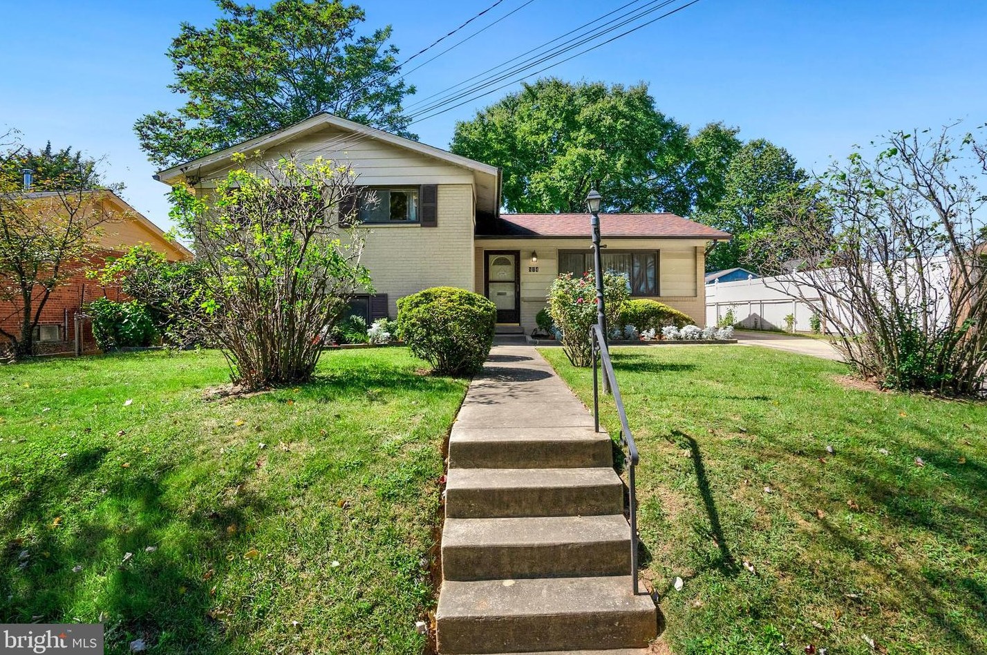 814 Whittington Ter, Silver Spring, MD 20901-1056