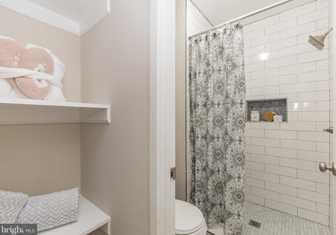 9830 Dairyton Ct, Gaithersburg MD 20886-1102 exterior