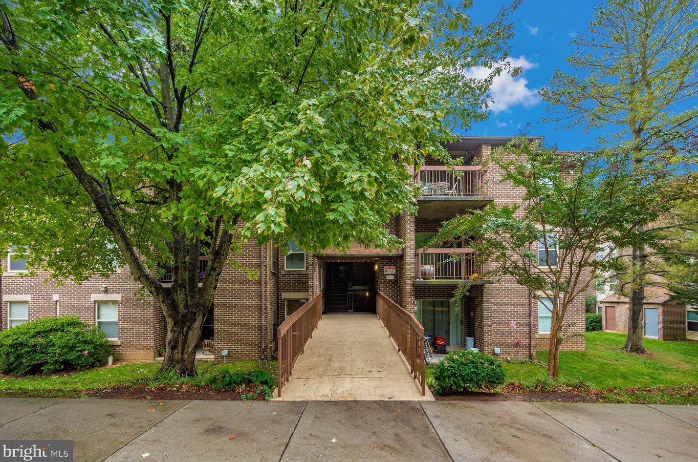 7902 Pearlbush Dr, Gaithersburg, MD 20879-5372