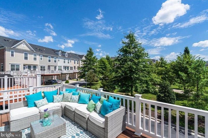 121 Autumn View Dr, Gaithersburg MD  20878-7818 exterior