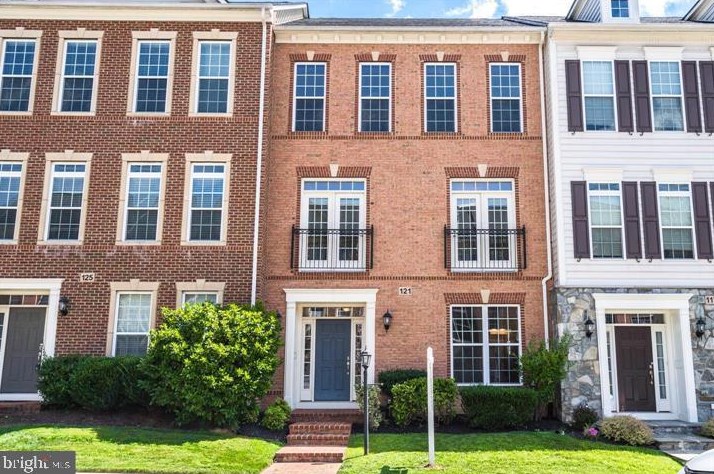 121 Autumn View Dr, Gaithersburg MD  20878-7818 exterior