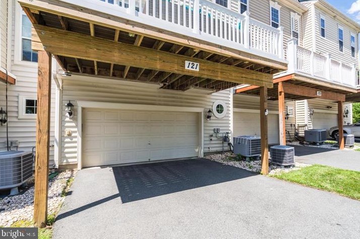 121 Autumn View Dr, Gaithersburg MD  20878-7818 exterior