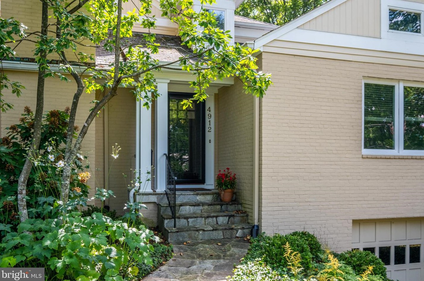 4912 Essex Ave, Bethesda, MD 20815-5546