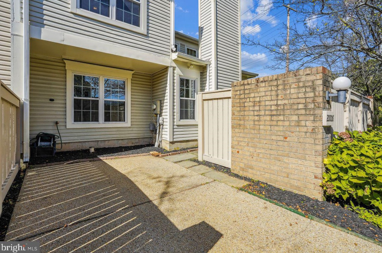 20006 Canebrake Ct, Gaithersburg MD  20886-4943 exterior