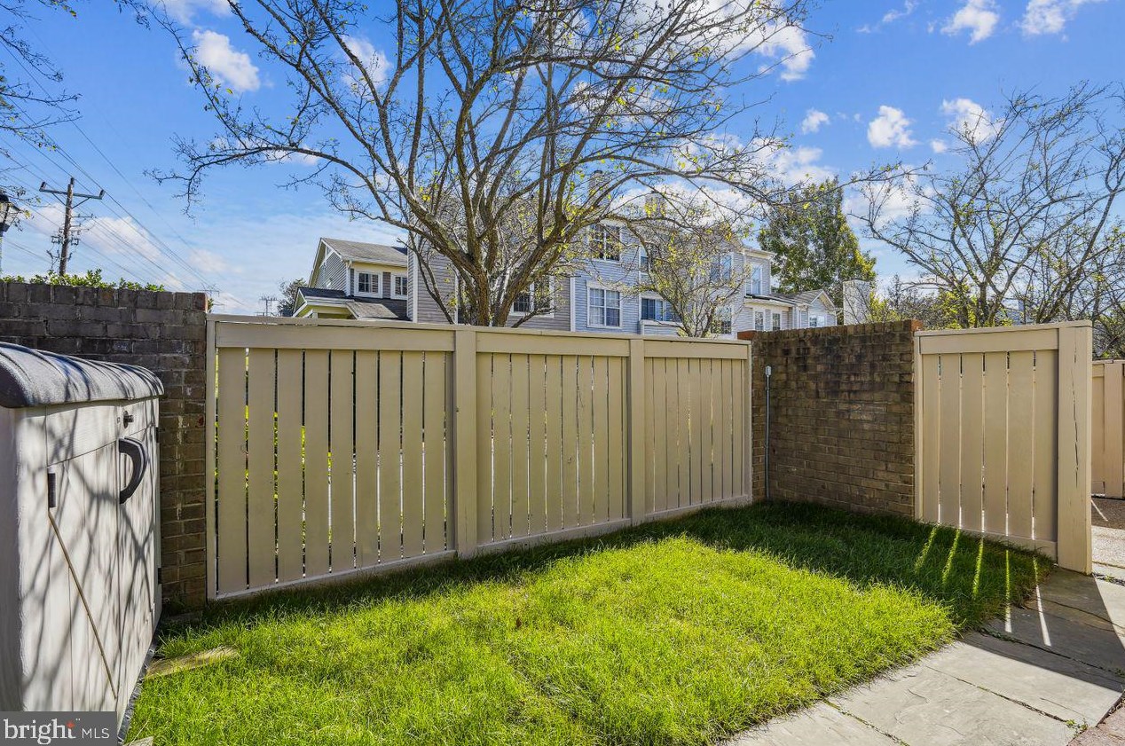 20006 Canebrake Ct, Gaithersburg MD  20886-4943 exterior