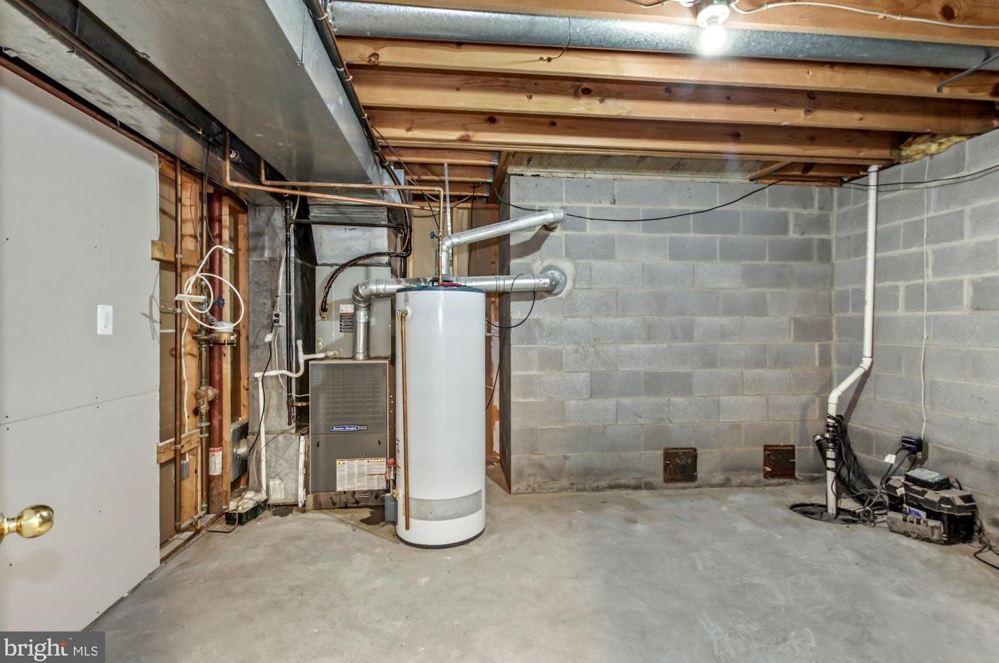 6203 Winston Dr, Bethesda MD  20817-5817 exterior