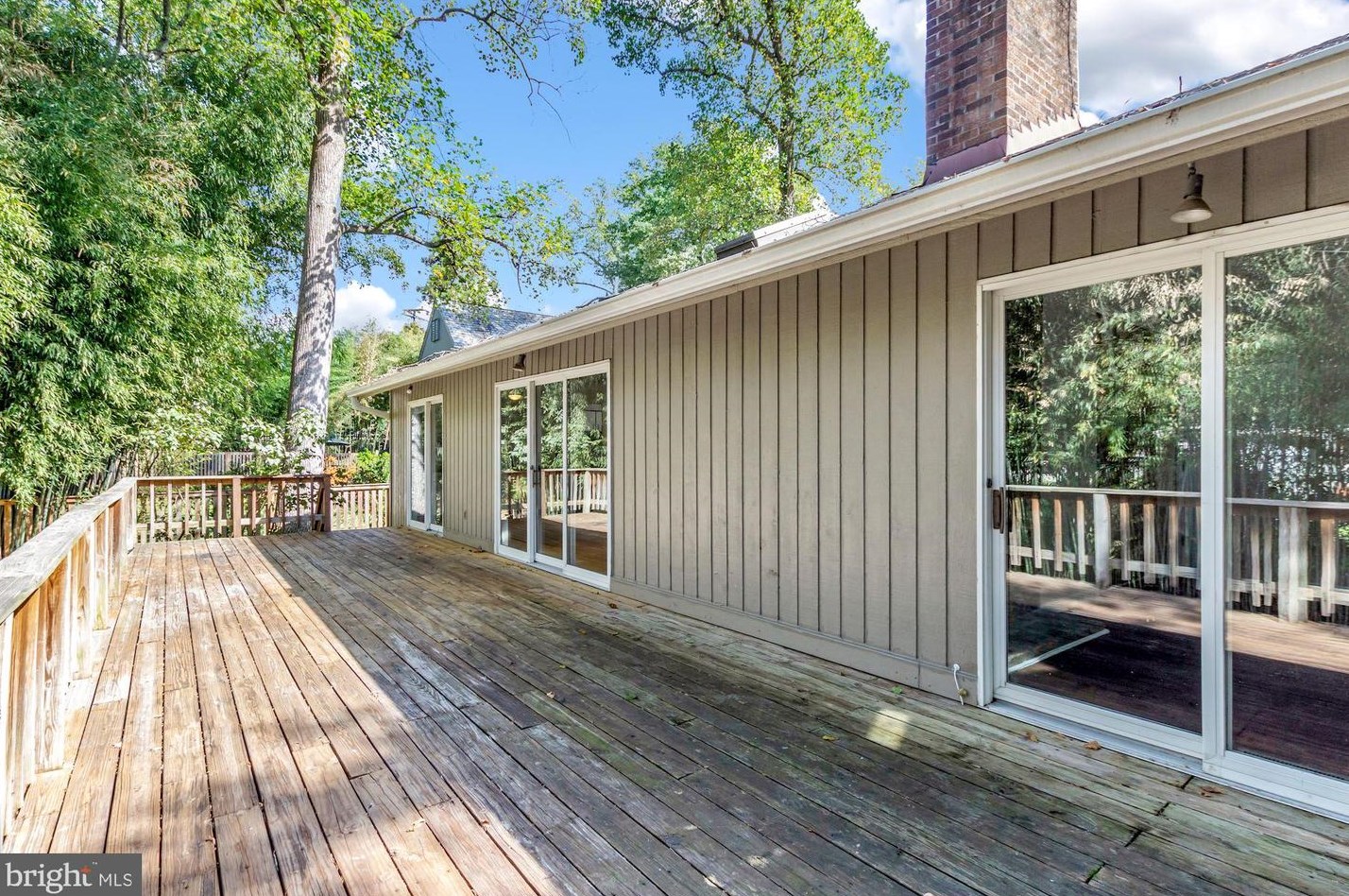 6203 Winston Dr, Bethesda MD  20817-5817 exterior