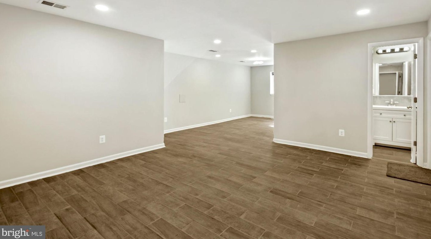 6203 Winston Dr, Bethesda MD  20817-5817 exterior