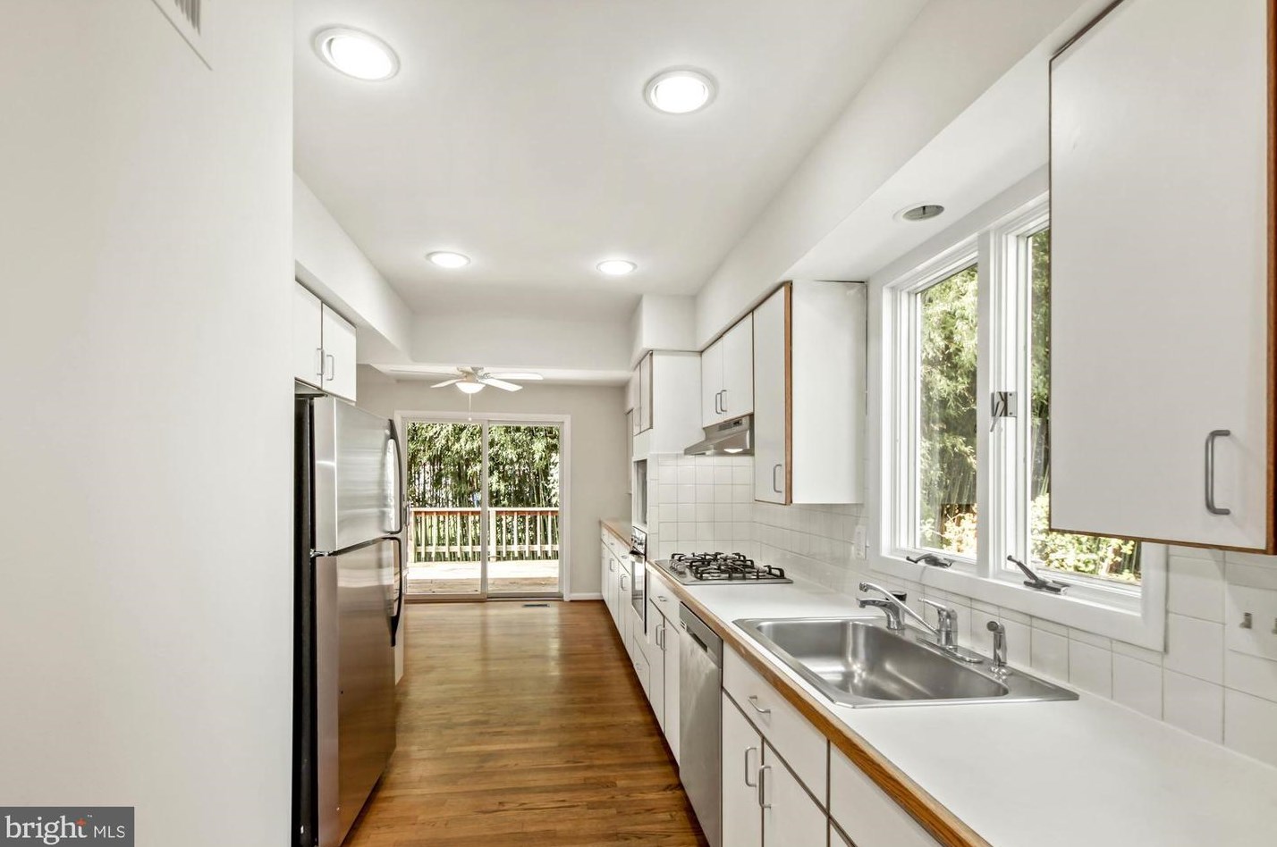 6203 Winston Dr, Bethesda MD  20817-5817 exterior