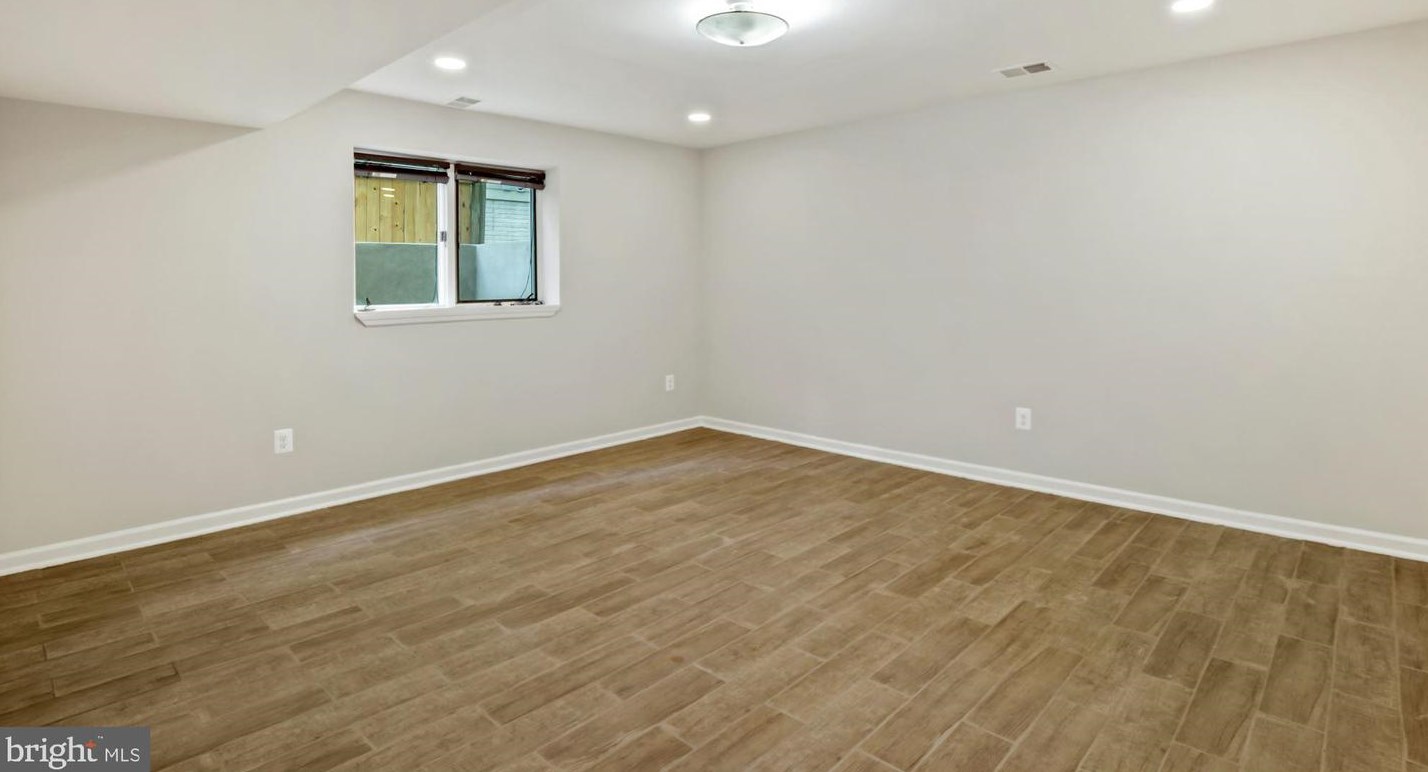 6203 Winston Dr, Bethesda MD  20817-5817 exterior