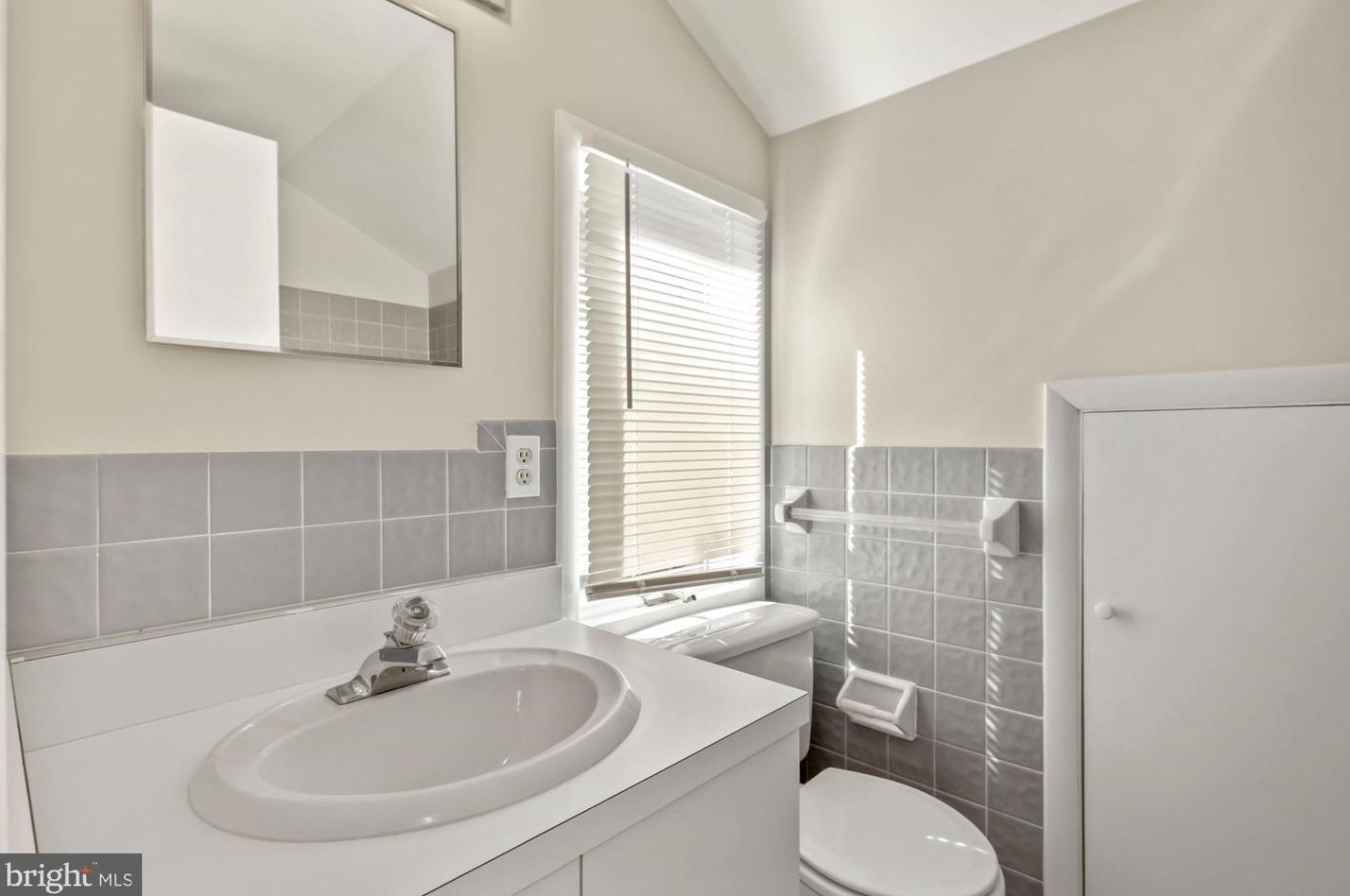 6203 Winston Dr, Bethesda MD  20817-5817 exterior