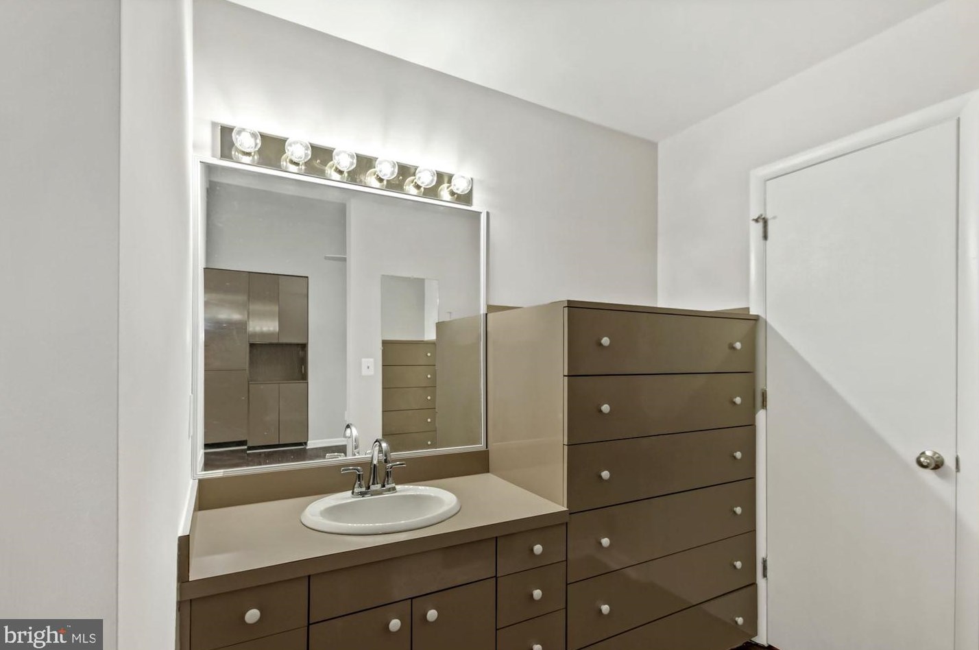 6203 Winston Dr, Bethesda MD  20817-5817 exterior