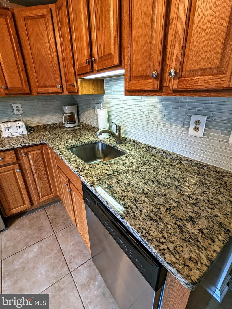 20559 Strath Haven Dr, Gaithersburg MD  20886-4058 exterior