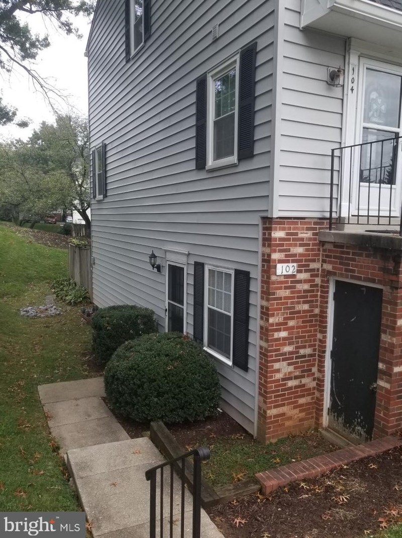 102 Crossbow Ln, Gaithersburg, MD 20878-2781