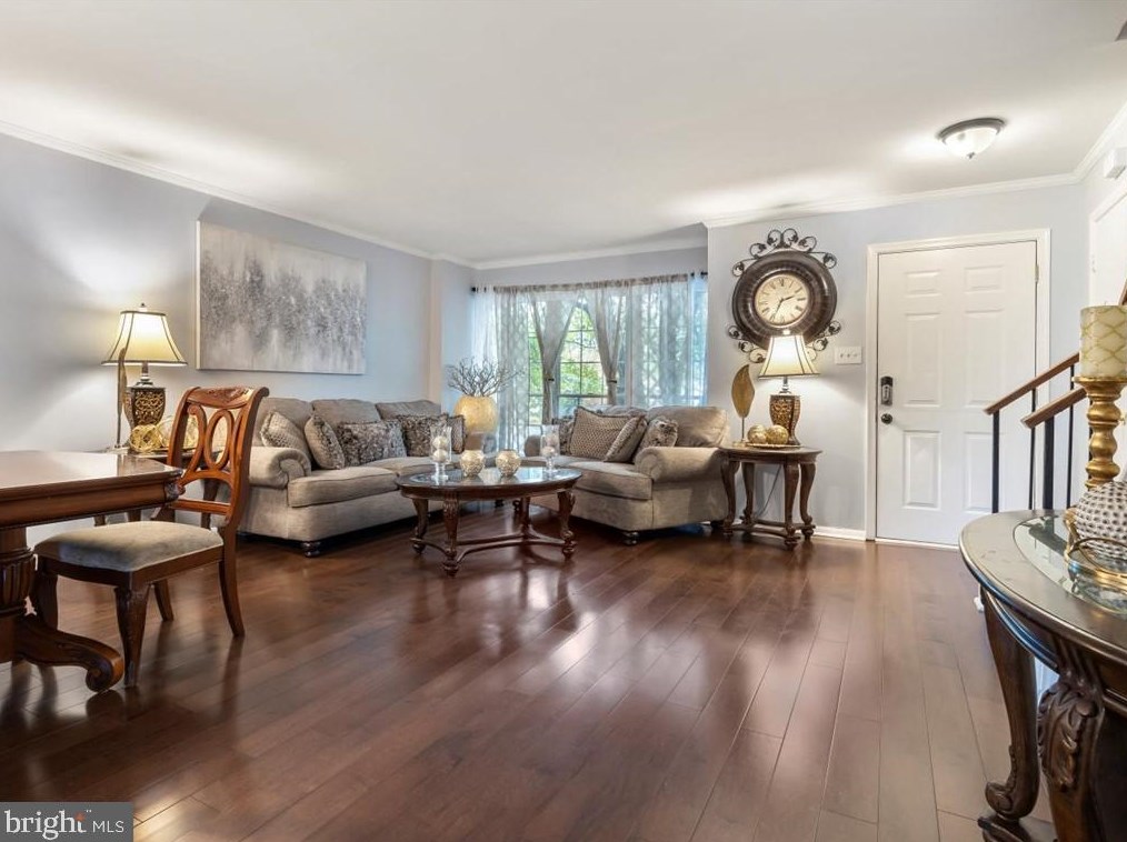 8120 Crabapple Ln, Gaithersburg, MD 20879-5204