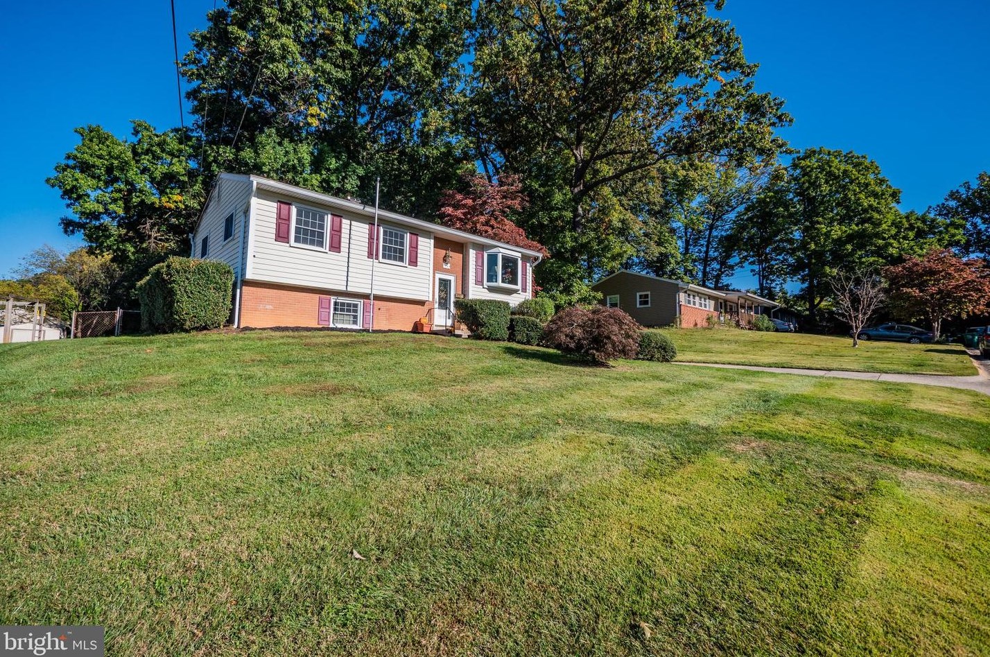 214 Oakton Rd, Gaithersburg, MD 20877-2051