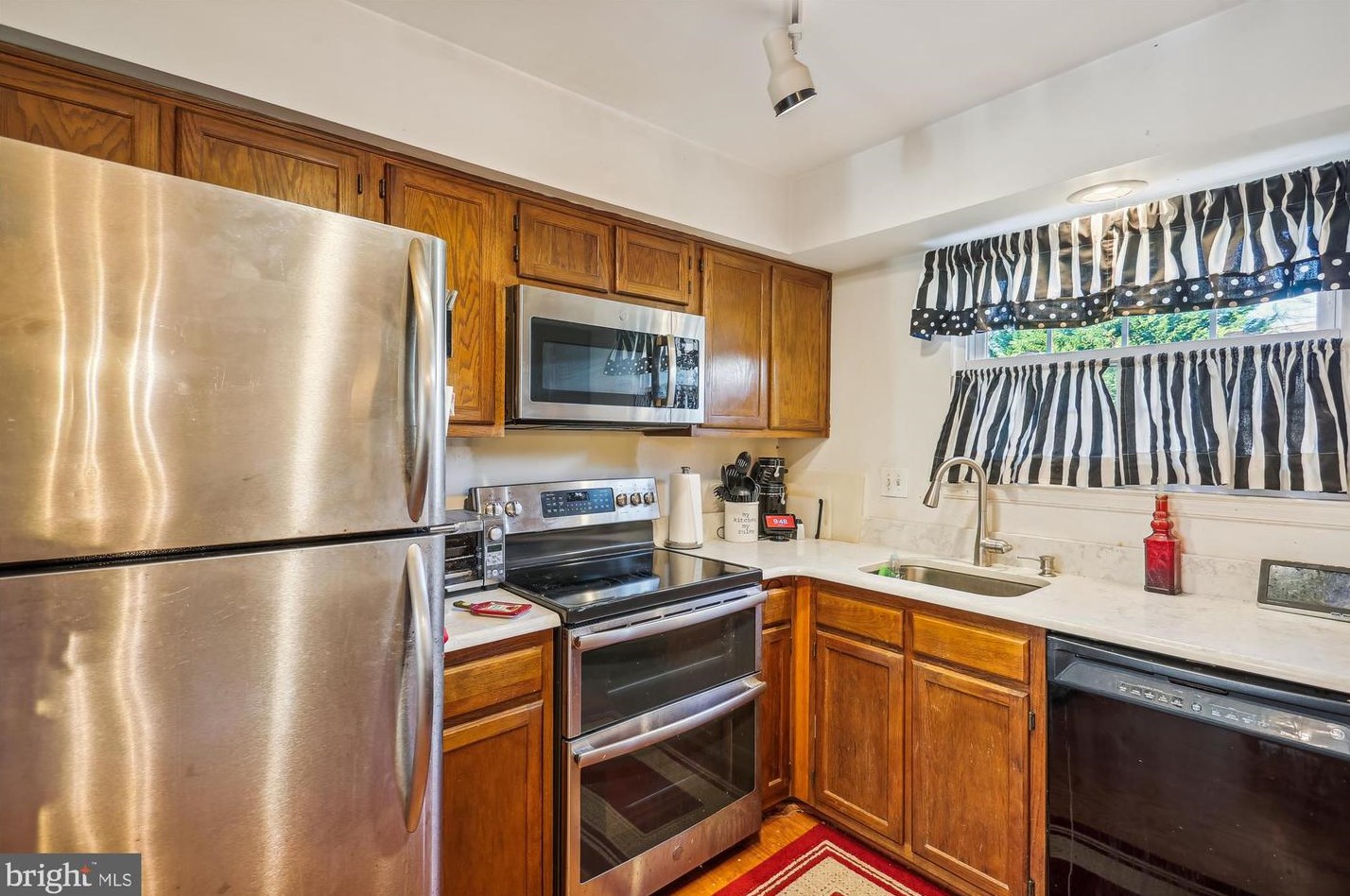 17762 Chipping Ct, Olney, MD 20832