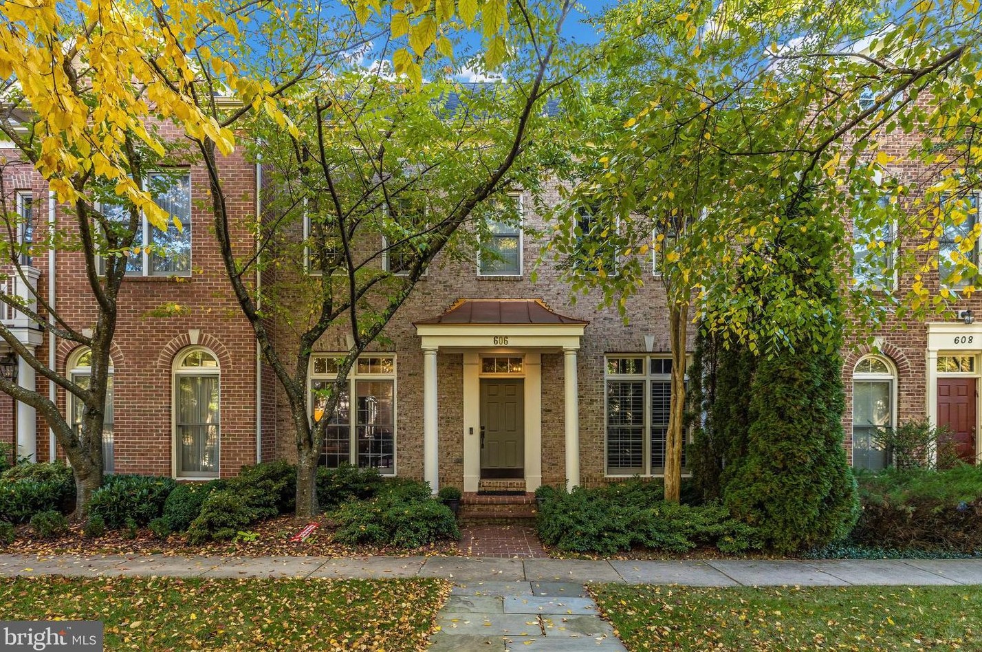 606 Grand Champion Dr, Rockville MD  20850-5881 exterior