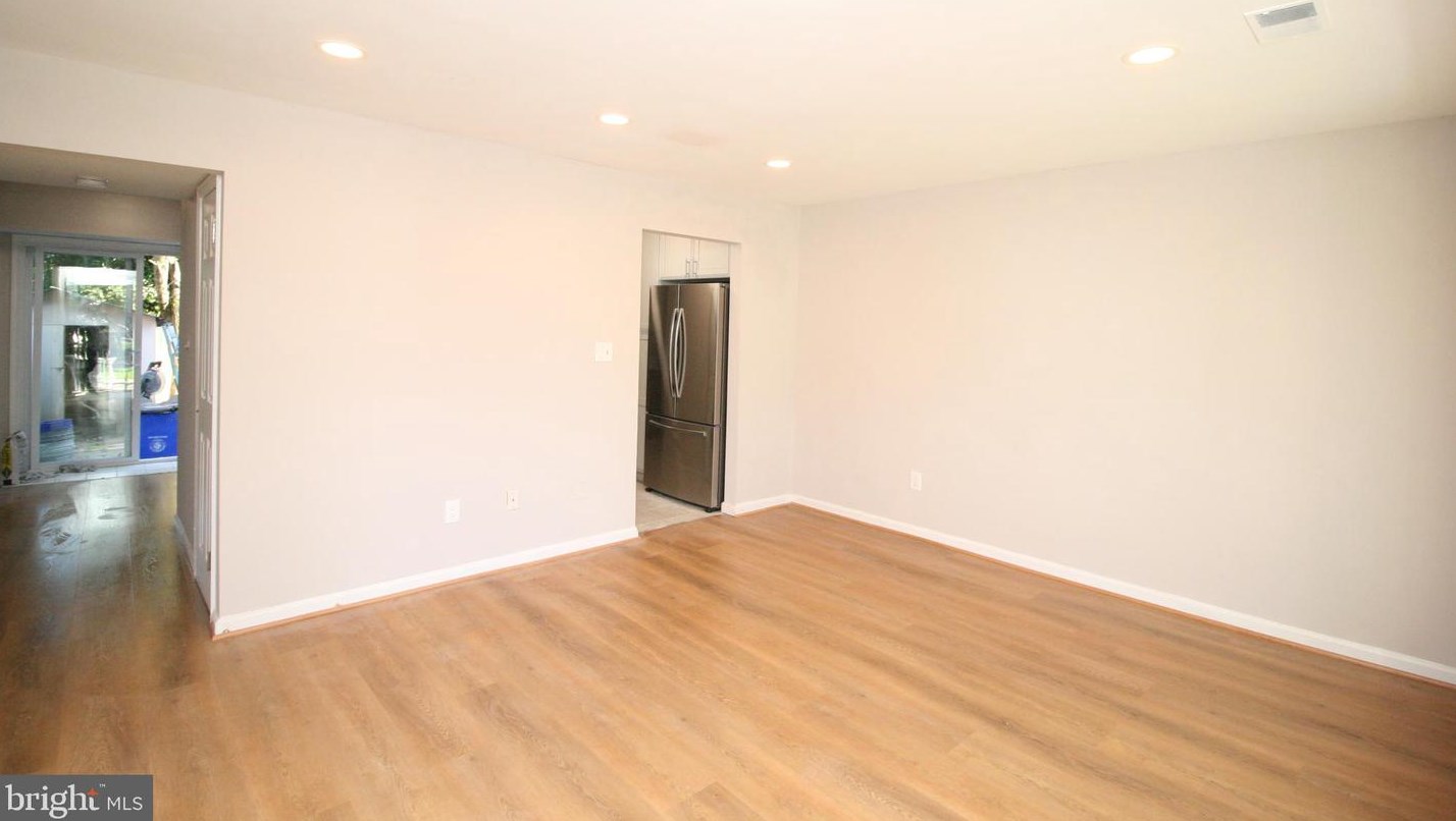 24 Silver Moon Dr, Silver Spring, MD 20904