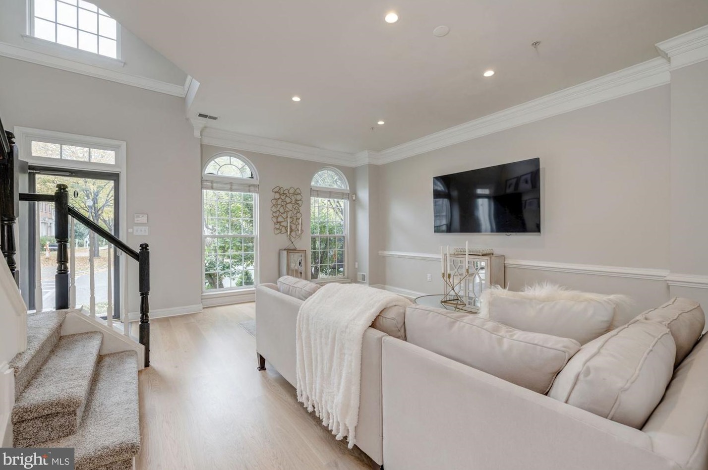 918 Featherstone St, Gaithersburg, MD 20878-2179