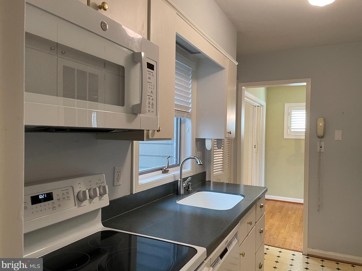 10015 Woodland Dr, Silver Spring, MD 20902-4057