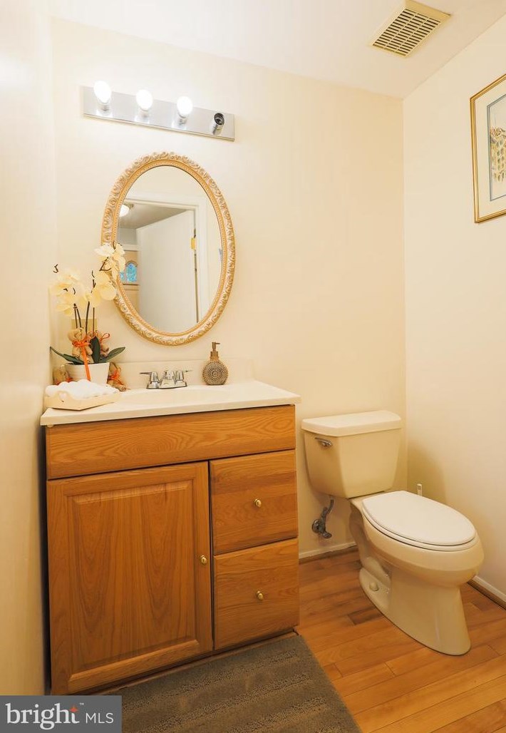 19851 Wheelwright Dr, Gaithersburg MD 20886-1048 exterior