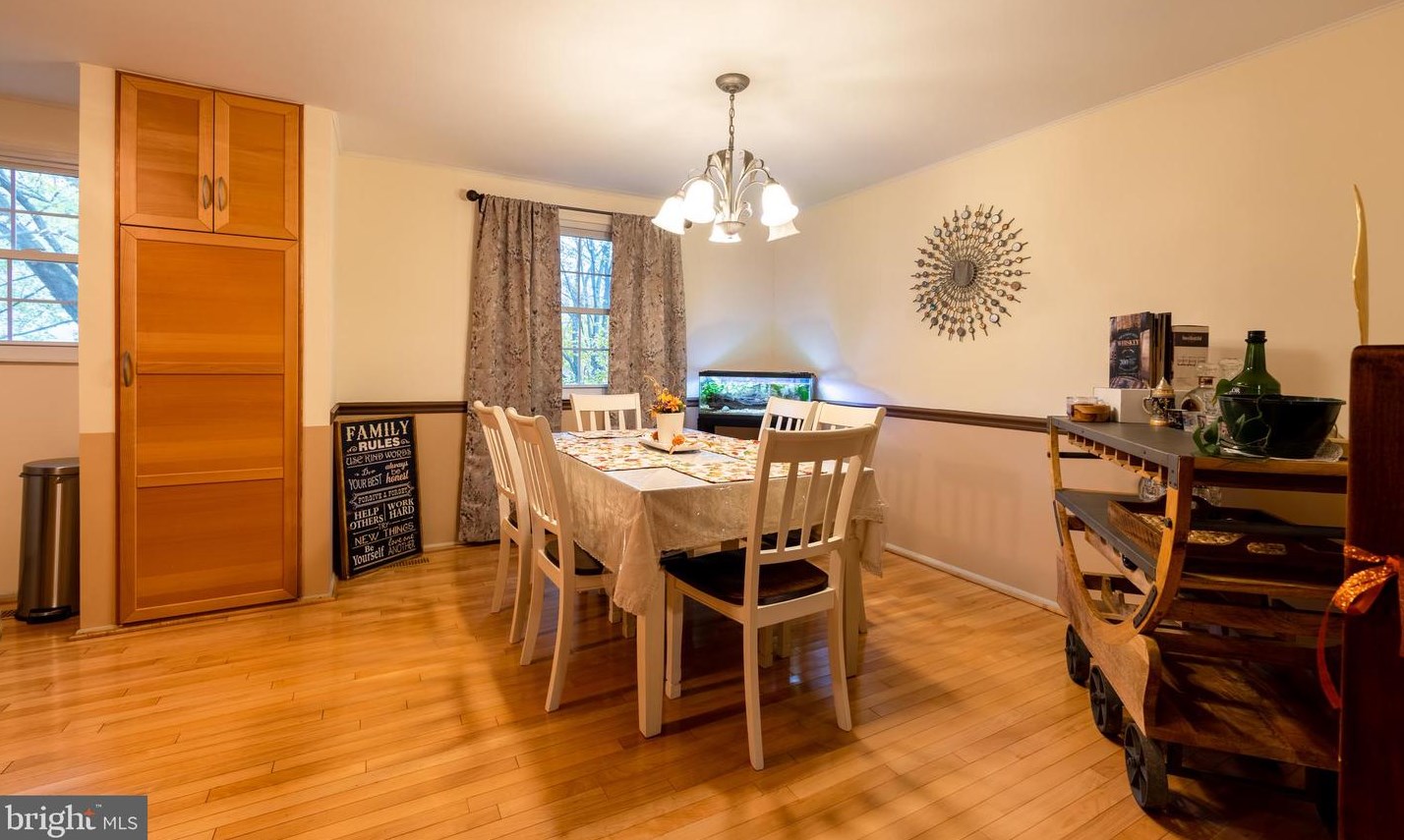 19851 Wheelwright Dr, Gaithersburg MD 20886-1048 exterior