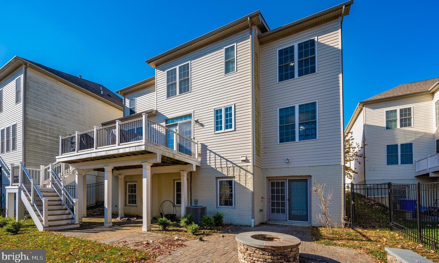 15505 Hallman Grove Ct, Gaithersburg MD  20878-3474 exterior