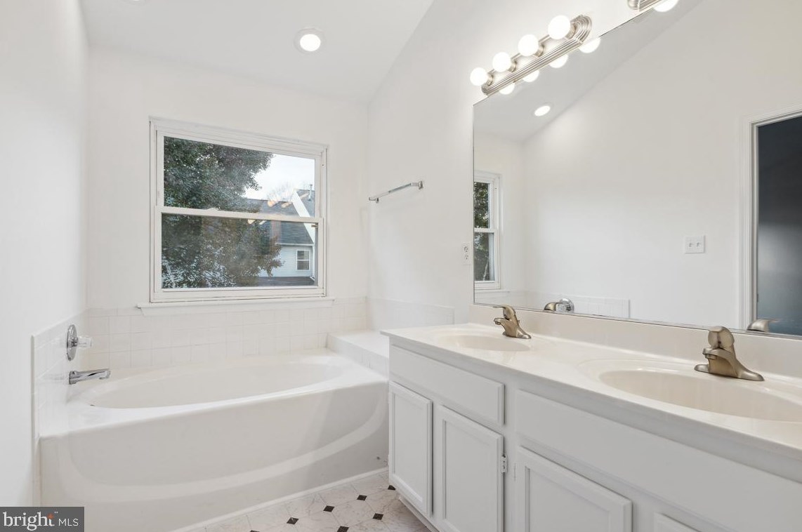 12 Battery Bend Ct, Gaithersburg MD  20886-4593 exterior