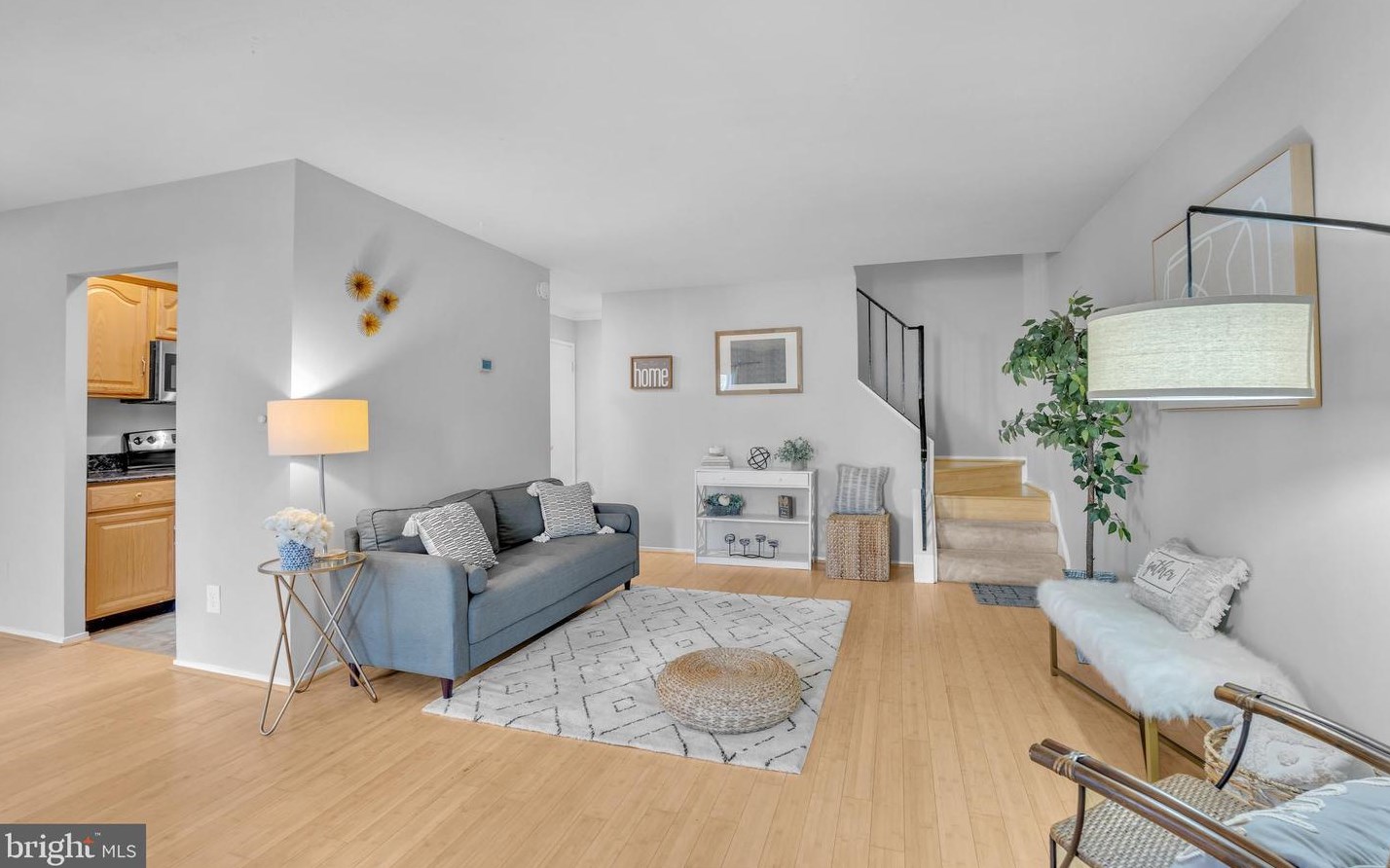 10131 Ridgeline Dr, Gaithersburg, MD 20886-3011