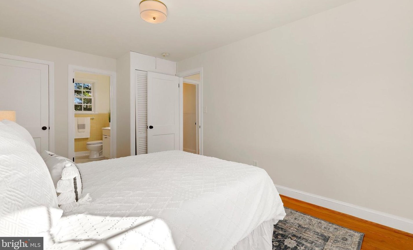 5909 Wilson Ln, Bethesda MD  20817-3854 exterior